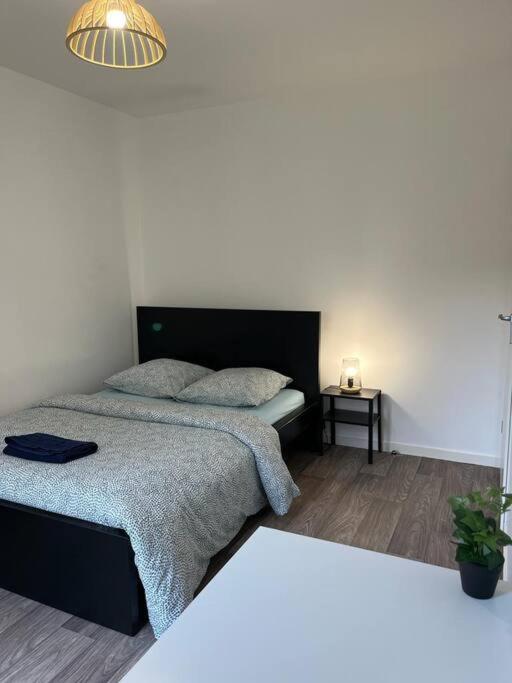 Appartement F2 De Haut Standing En Hypercentre Avec Jardin Prive A 270 M De La Gare De Mantes ! Luaran gambar