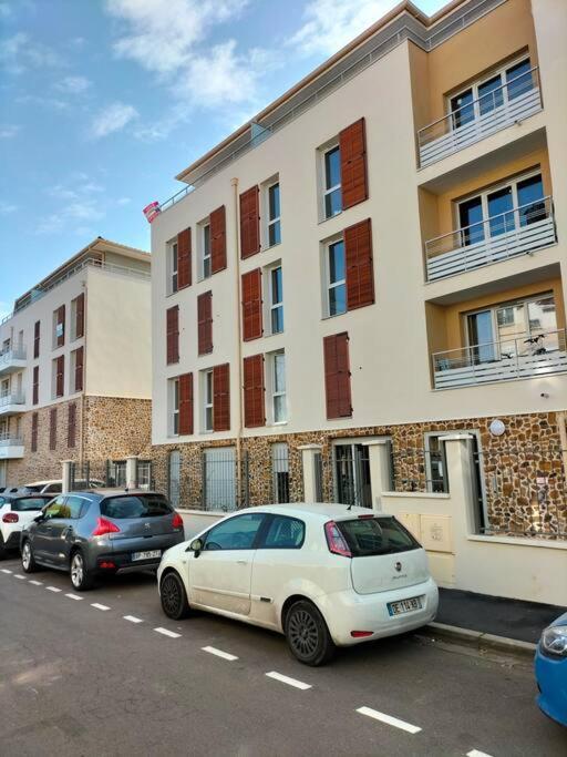 Appartement F2 De Haut Standing En Hypercentre Avec Jardin Prive A 270 M De La Gare De Mantes ! Luaran gambar