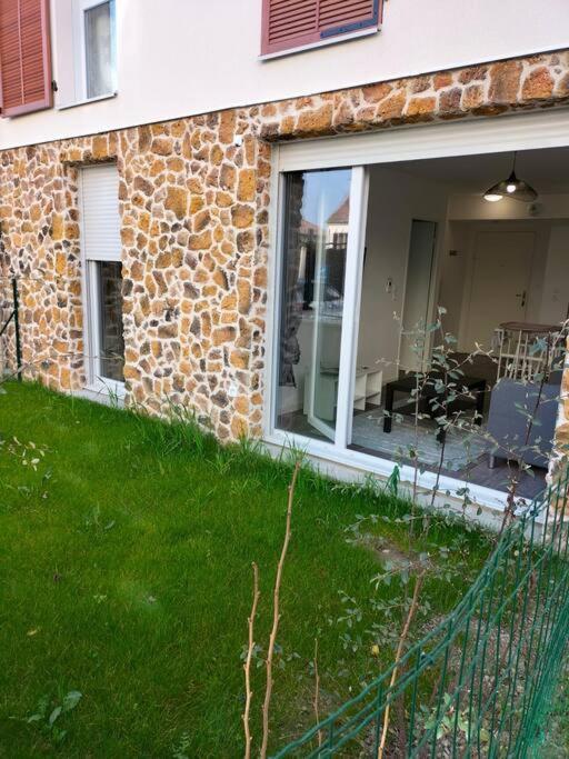 Appartement F2 De Haut Standing En Hypercentre Avec Jardin Prive A 270 M De La Gare De Mantes ! Luaran gambar