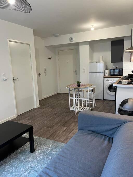 Appartement F2 De Haut Standing En Hypercentre Avec Jardin Prive A 270 M De La Gare De Mantes ! Luaran gambar