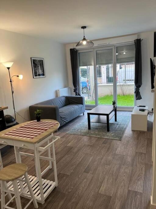 Appartement F2 De Haut Standing En Hypercentre Avec Jardin Prive A 270 M De La Gare De Mantes ! Luaran gambar