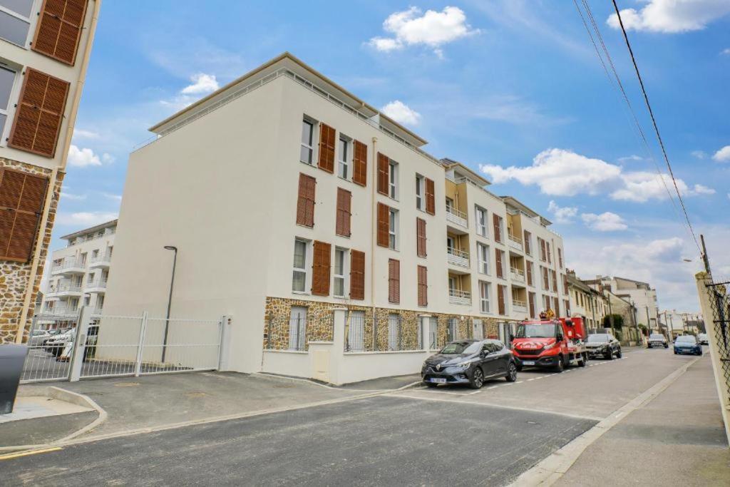 Appartement F2 De Haut Standing En Hypercentre Avec Jardin Prive A 270 M De La Gare De Mantes ! Luaran gambar