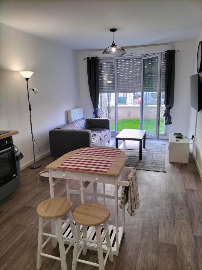 Appartement F2 De Haut Standing En Hypercentre Avec Jardin Prive A 270 M De La Gare De Mantes ! Luaran gambar