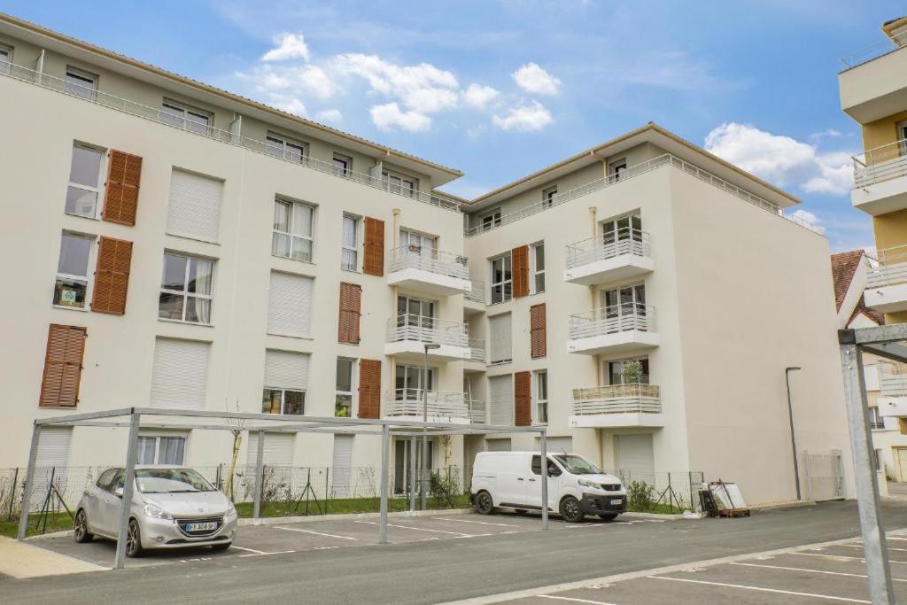 Appartement F2 De Haut Standing En Hypercentre Avec Jardin Prive A 270 M De La Gare De Mantes ! Luaran gambar