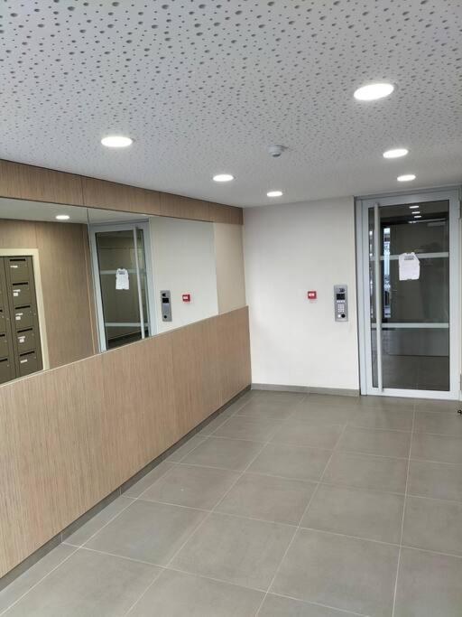 Appartement F2 De Haut Standing En Hypercentre Avec Jardin Prive A 270 M De La Gare De Mantes ! Luaran gambar